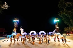 Phuket: Siam Niramit -lippu, edestakainen kuljetus ja illallinen.