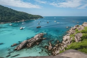 プーケット：スピードボートでシミラン島