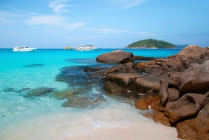 Phuket: Excursión de un día a las Islas Similan en lancha rápida con almuerzo