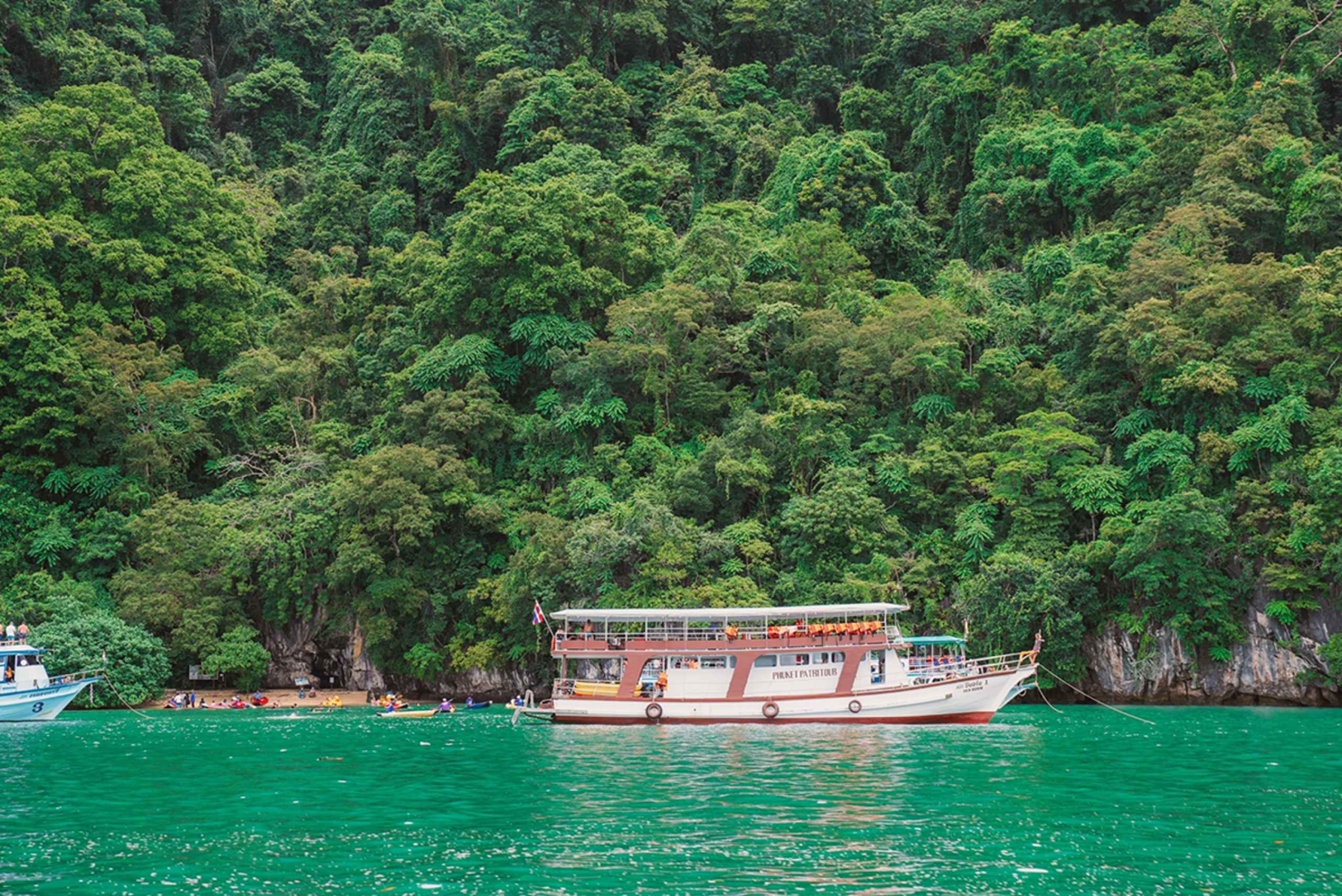 Phuket: Kolacja o zachodzie słońca w zatoce Phang Nga na dużej łodzi