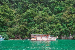 Phuket: Kolacja o zachodzie słońca w zatoce Phang Nga na dużej łodzi