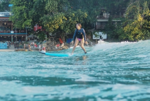 Phuket: Clases de surf para principiantes en la playa de Kata