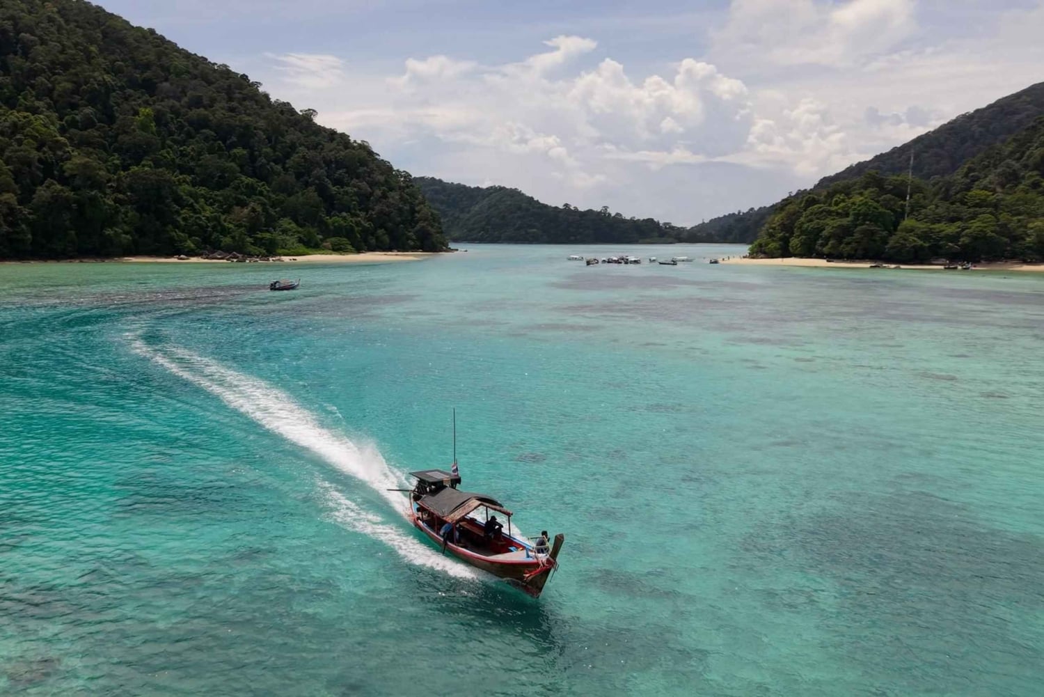 Phuket: Surinöarna och Moken Village med premium katamaran