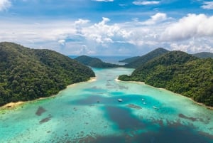 Phuket: Surin-øyene og Moken-landsbyen med premium katamaran