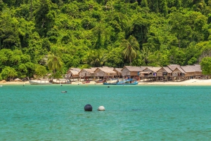 Phuket: Surin-øyene og Moken-landsbyen med premium katamaran