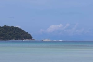 Phuket: Surin-øyene og Moken-landsbyen med premium katamaran