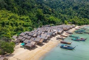 Phuket: Surin-øyene og Moken-landsbyen med premium katamaran