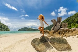 Phuket: Surin-øyene og Moken-landsbyen med premium katamaran