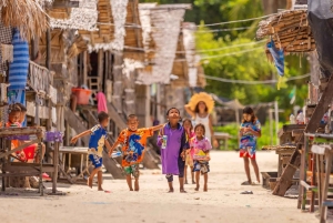 Phuket: Surinöarna och Moken Village med premium katamaran
