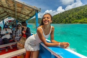 Phuket: Surinöarna och Moken Village med premium katamaran