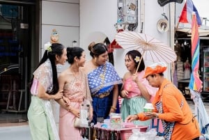 Phuket: Thai Costume Rental & Photoshoot in Phuket Old Town