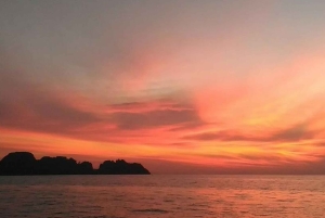 Ganztägiger Luxus-Schnellboot-Charter von Phuket nach Phi Phi