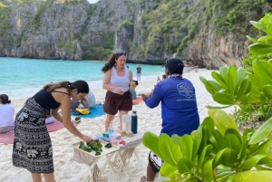 Ganztägiger Luxus-Schnellboot-Charter von Phuket nach Phi Phi