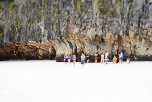 Ganztägiger Luxus-Schnellboot-Charter von Phuket nach Phi Phi