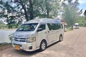 プーケットからバンとフェリーでパンガン島へ移動