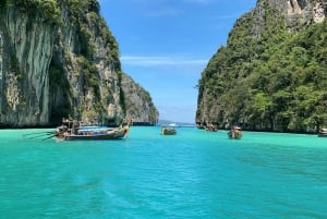 Phuket: Tour in catamarano di ultima generazione a Phi Phi e Maya Bay