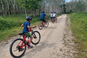 جولة جماعية صغيرة في مسارات فوكيت المخفية لركوب الدراجات