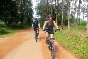 جولة جماعية صغيرة في مسارات فوكيت المخفية لركوب الدراجات