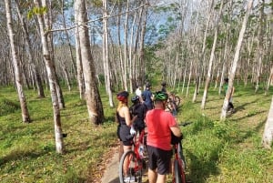 جولة جماعية صغيرة في مسارات فوكيت المخفية لركوب الدراجات