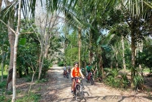 جولة جماعية صغيرة في مسارات فوكيت المخفية لركوب الدراجات