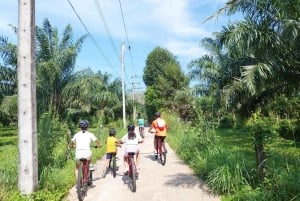 جولة جماعية صغيرة في مسارات فوكيت المخفية لركوب الدراجات