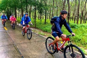 جولة جماعية صغيرة في مسارات فوكيت المخفية لركوب الدراجات