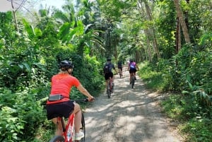 جولة جماعية صغيرة في مسارات فوكيت المخفية لركوب الدراجات