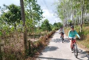 جولة جماعية صغيرة في مسارات فوكيت المخفية لركوب الدراجات