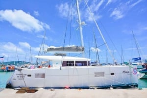 Phuket : Croisière privée en catamaran vers les îles Maiton et Corail