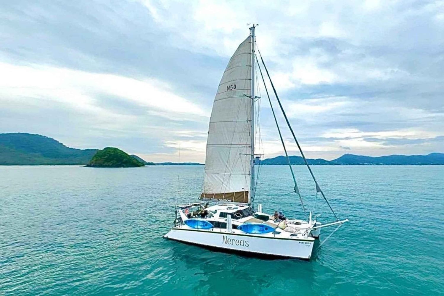 يخت كاتاماران خاص إلى جزيرة فاي فاي