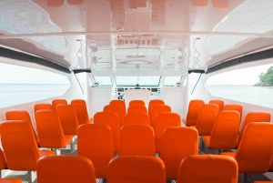 Passeio de catamarã pelas Ilhas Similan + transporte de ida ou volta para o aeroporto