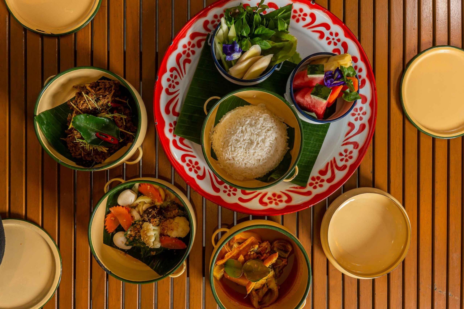 Etelä-Thaimaalainen 3 ruokalajin setti Terrace Grillissä