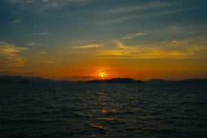 Phuket: Meeresfrüchte-Dinner-Kreuzfahrt bei Sonnenuntergang in der Phang Nga Bay