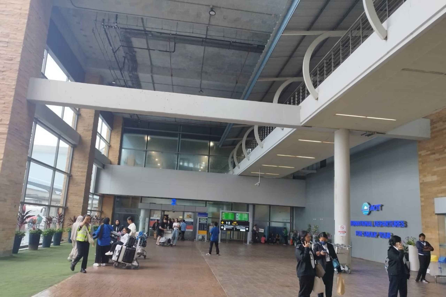 푸켓 공항에서 푸켓 내 목적지까지의 교통편.