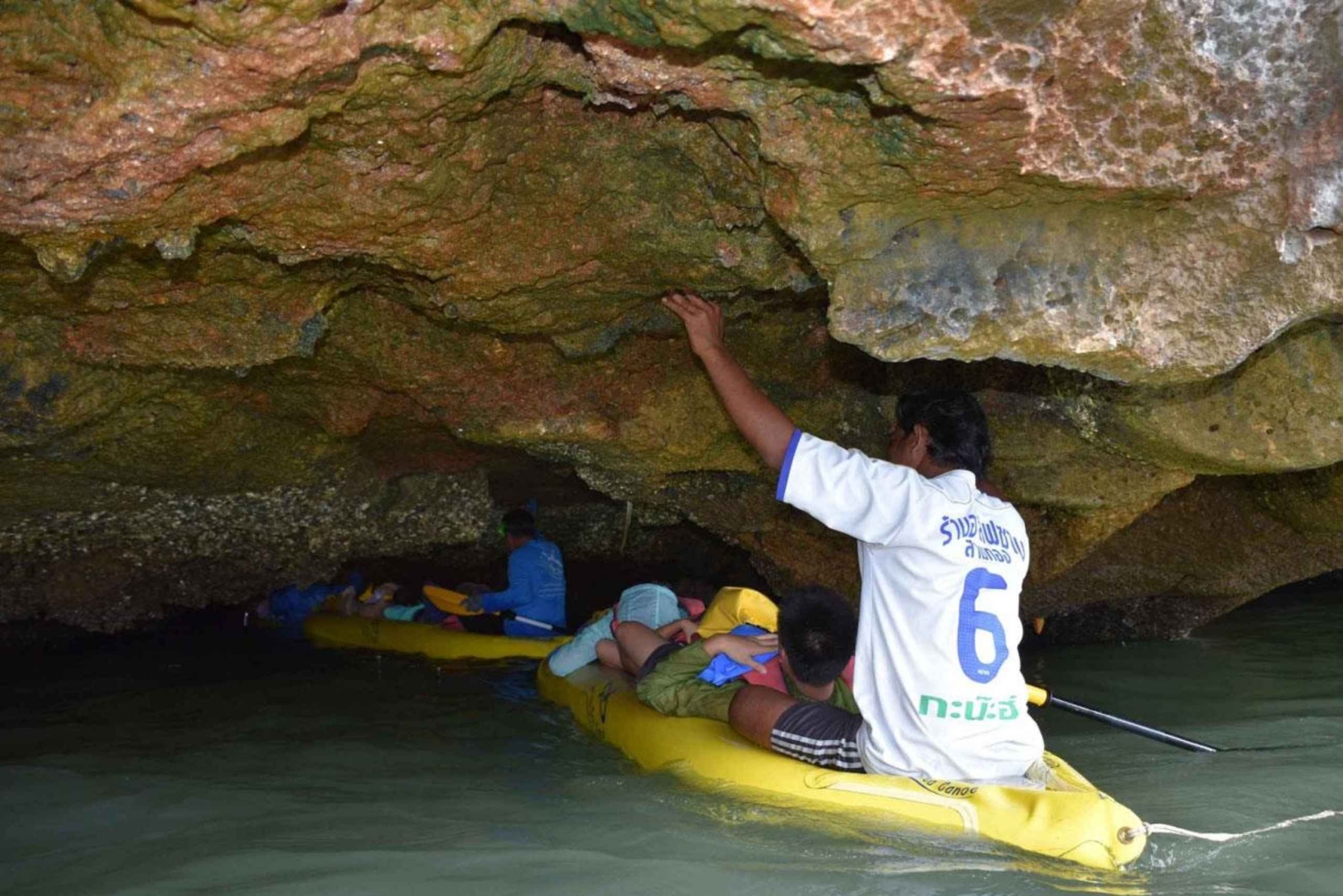 황혼의 바다 카누 팡아 베이와 바이오 발광