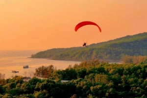 Phu Quoc genieten van zonsondergang met paragliding