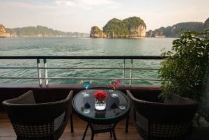 Fra Hanoi: 2-dagers Halong Bay sightseeingcruise med måltider