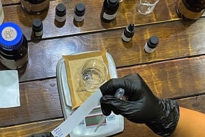 Laboratorio di creazione di profumi a Ho Chi Minh City (Saigon)