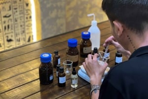 Laboratorio di creazione di profumi a Ho Chi Minh City (Saigon)