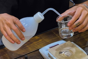 Laboratorio di creazione di profumi a Ho Chi Minh City (Saigon)