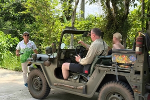 Phu Quoc flygplats hämtning med arméjeep med fotostopp
