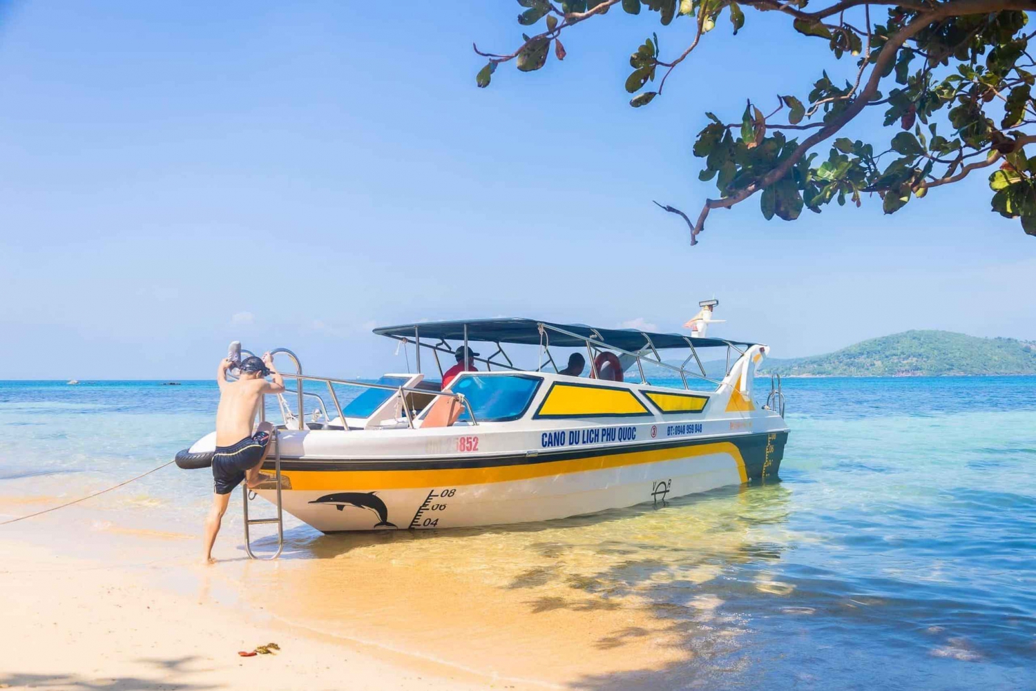 Phu Quoc Canoe Excursion, Discover Three Stunning Islands