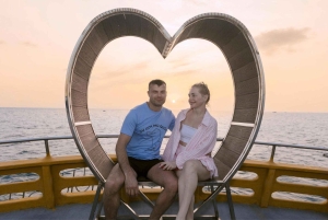 Phu Quoc: Privat BBQ och fyrverkeritur i solnedgången med träbåt