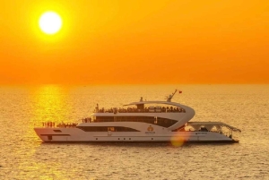 Phu Quoc: Bådtur ved solnedgang med middagsbuffet og DJ-fest