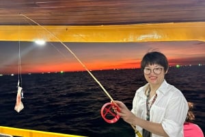 RedRiverTours - Disfrutar de la pesca de calamares al atardecer y por la noche