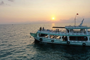 RedRiverTours - Enjoying Sunset & Night Squid Fishing