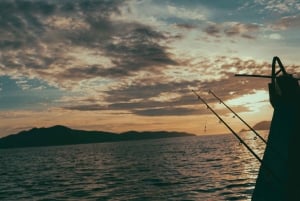 Auringonlaskun risteily & yö Kalmarin kalastus Phu Quocissa