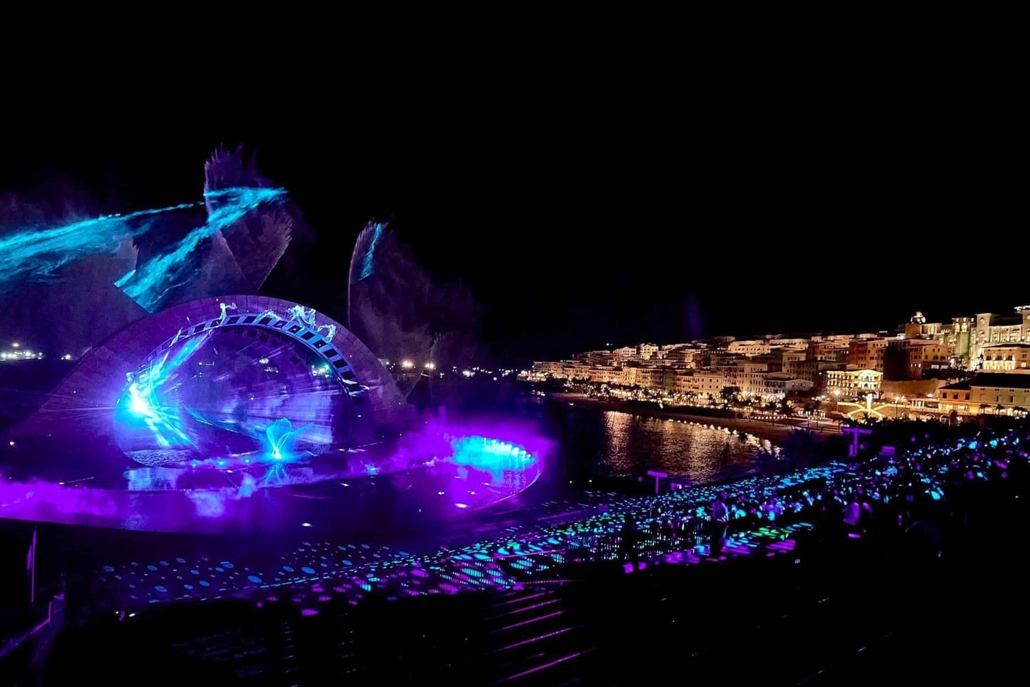 Sunset Town – Kiss of the Sea Show med privat transfer