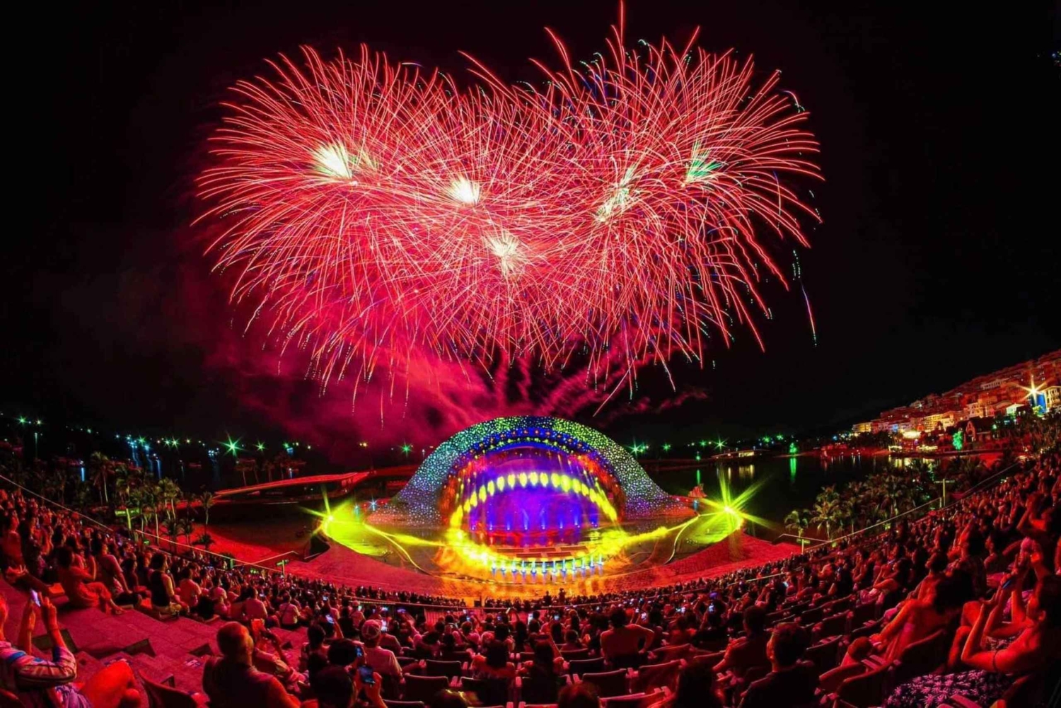 Sunset Town – Kiss of the Sea Show med privat transfer