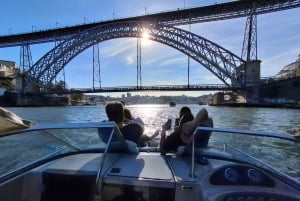 6 Brücken, Nicht geteilte Bootstour 1h30m, Gruppenpreis bis zu 6px